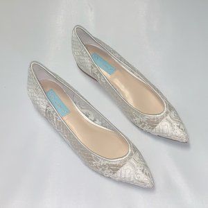 NWB Betsey Johnson Blue Lacey Ivory Flat 6.5